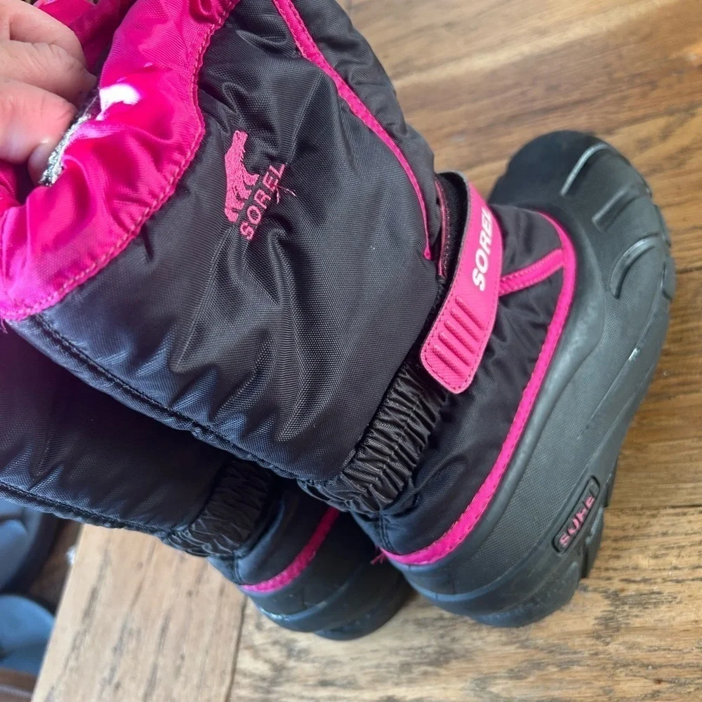 Women's Sorel Snow Boots Black/ Hot Pink Size 5